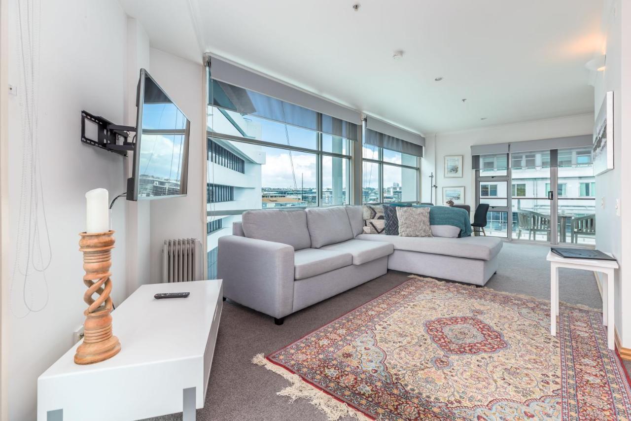 Stunning Waterfront Location With Huge Balcony! Apartment Auckland Luaran gambar